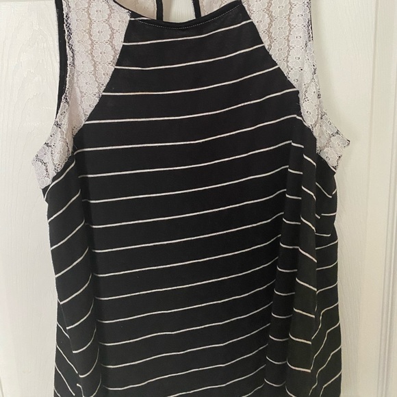 black and white tank - Picture 5 of 5